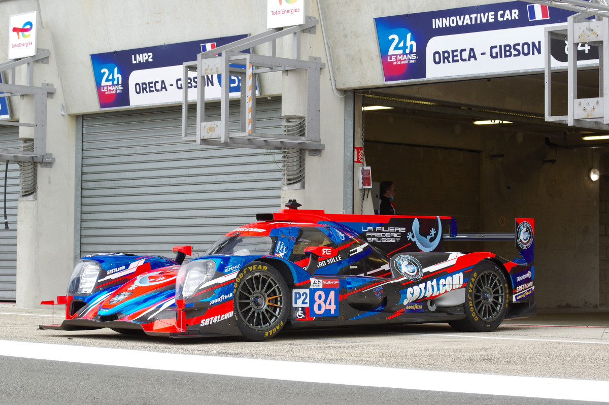 Patrick Bernard with Nasir Hameed at Paul Ricard Oreca racing garage